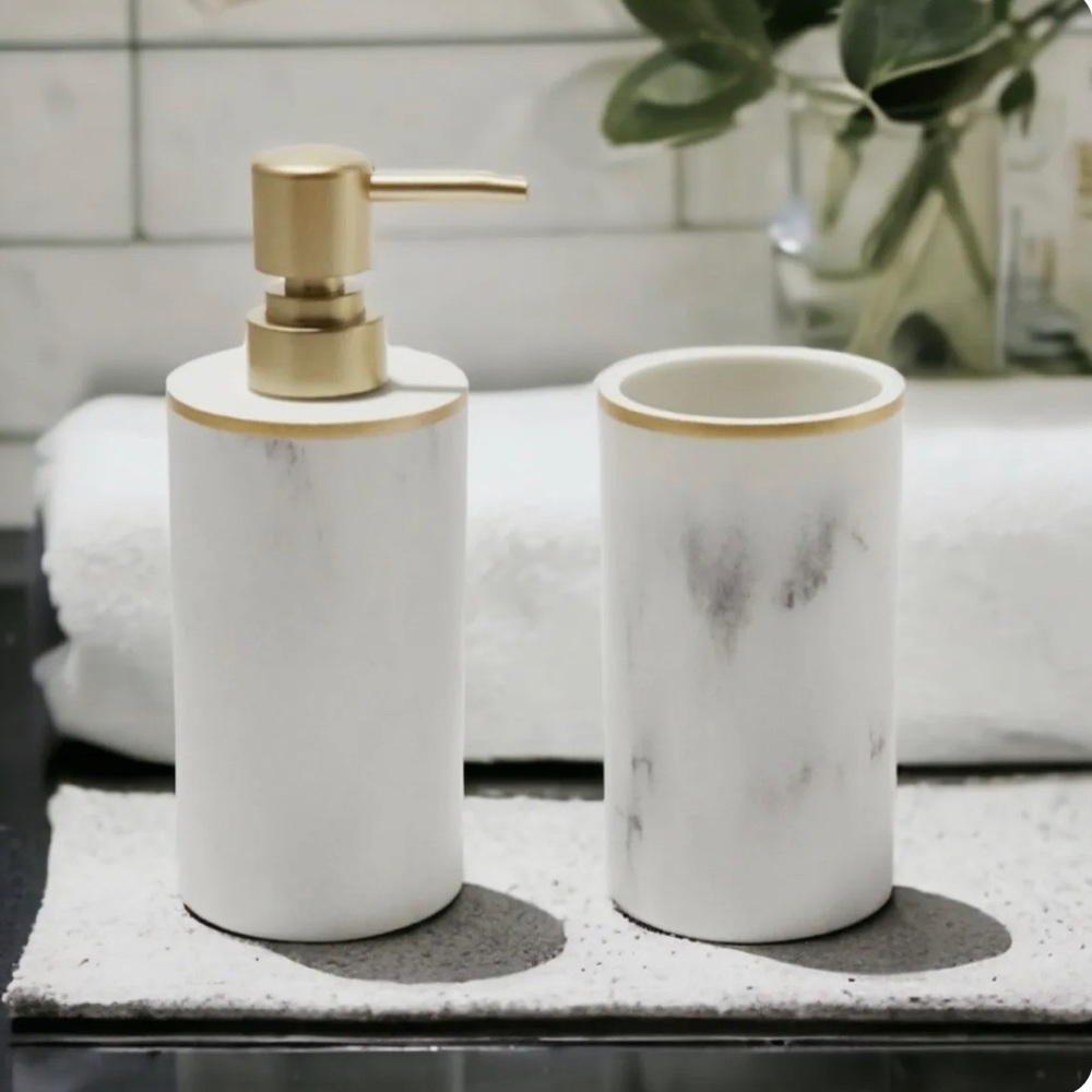 Sunday Citizen 2-Piece Bath Set. Brand new still in the box.